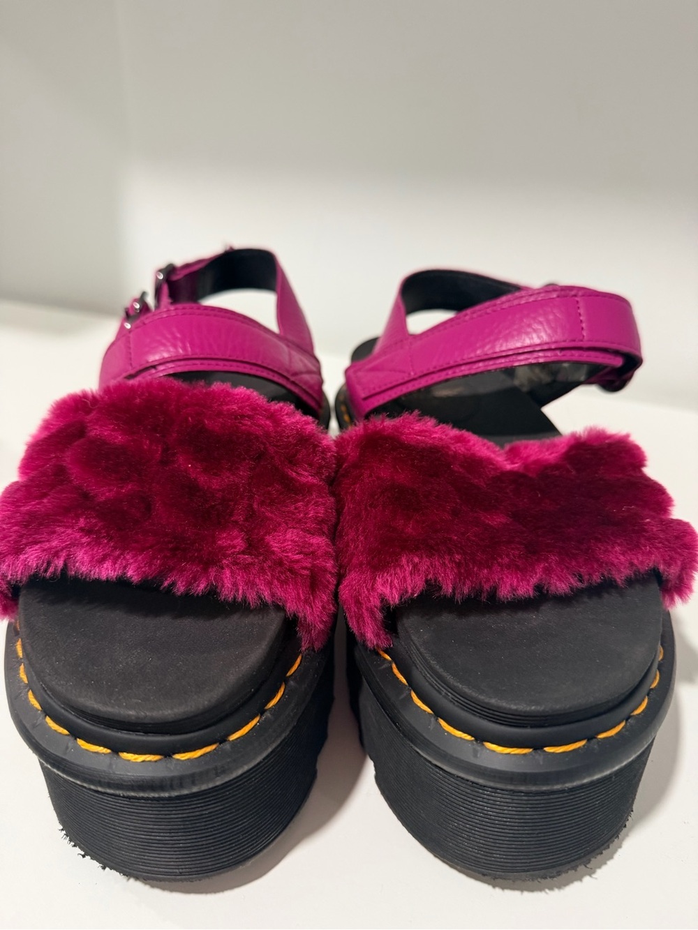 Dr Martens VOSS FLUFFY FAUX FUR PLATFORM SANDALS size 9 - Picture 3 of 10